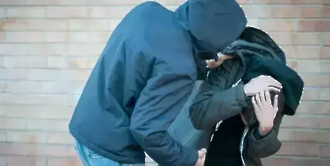 Задържаха мъж и жена за побой в хотел в Сандански