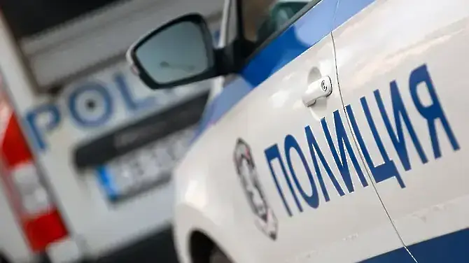 Пиян шофьор на камион удари друг товарен автомобил в района на бензиностанция