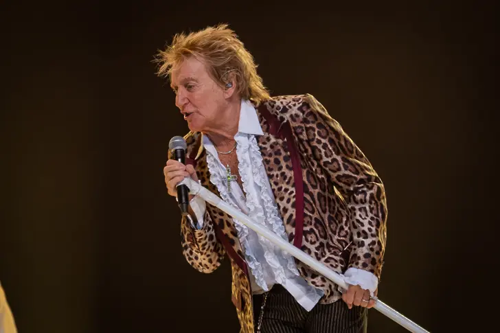 Рок иконата Род Стюарт остави София без дъх с незабравим концерт