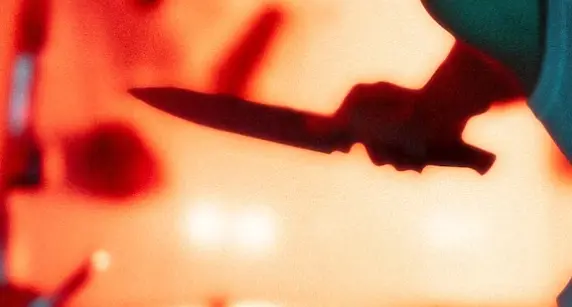 „Ей сега ще те приключа“: Задържаха мъж за побой и заплаха с нож над съпругата му в София