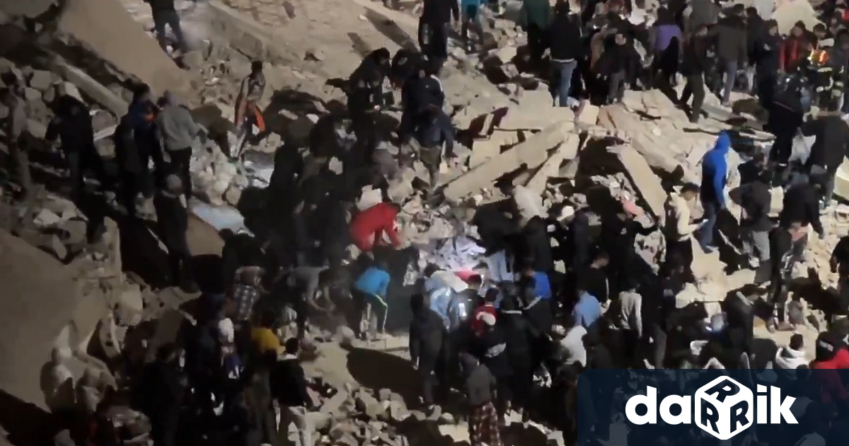 Две четириетажни сгради се срутиха в мароканския град Фес Загинаха