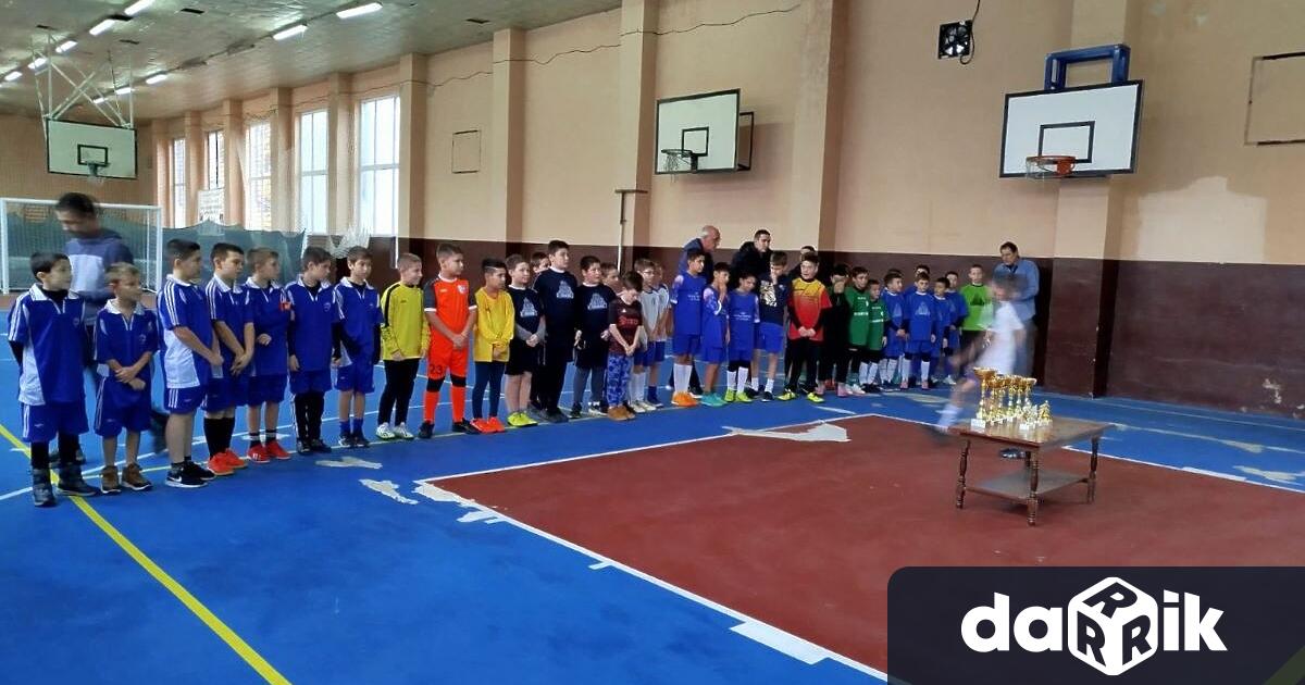 Отбори от осем училища в града ни мериха сили на