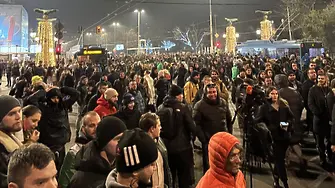 Протестиращи блокираха „Орлов мост“ и тръгнаха на мирна разходка по „Цариградско шосе“ (ВИДЕО)