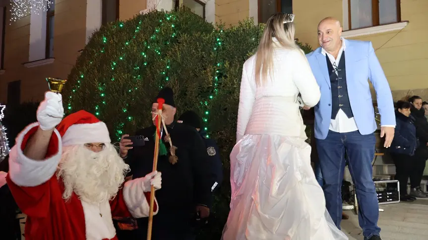 „Коледа с приятели“ – когато традицията събира Котел