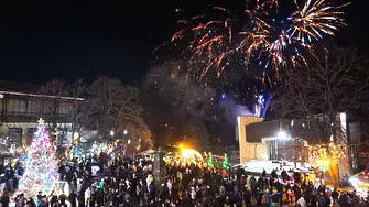 „Коледа с приятели“ – когато традицията събира Котел