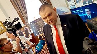 Ето какво постави Пеевски в “Музея на сглобката” (СНИМКИ+ВИДЕО)