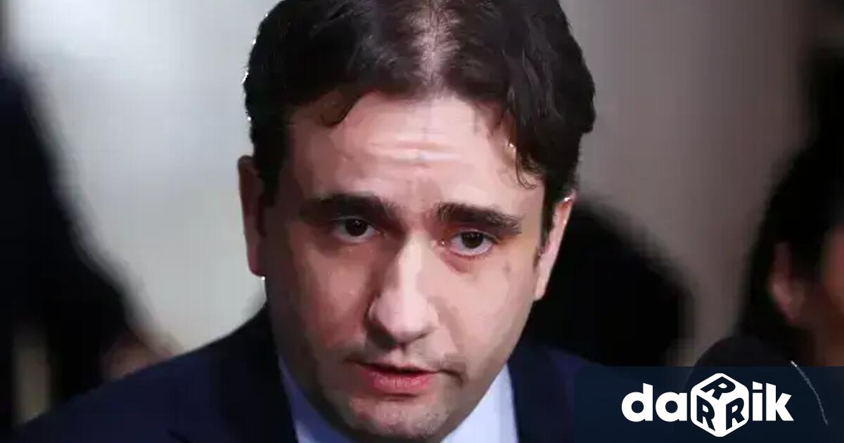 В навечерието на консултациите при президента и след оставката на