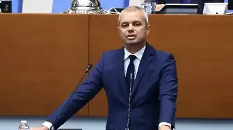 „Възраждане“ искат отлагане на еврозоната с 1 година