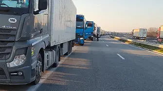 Близо 30 километра е опашката от тирове на „Капитан Андреево“