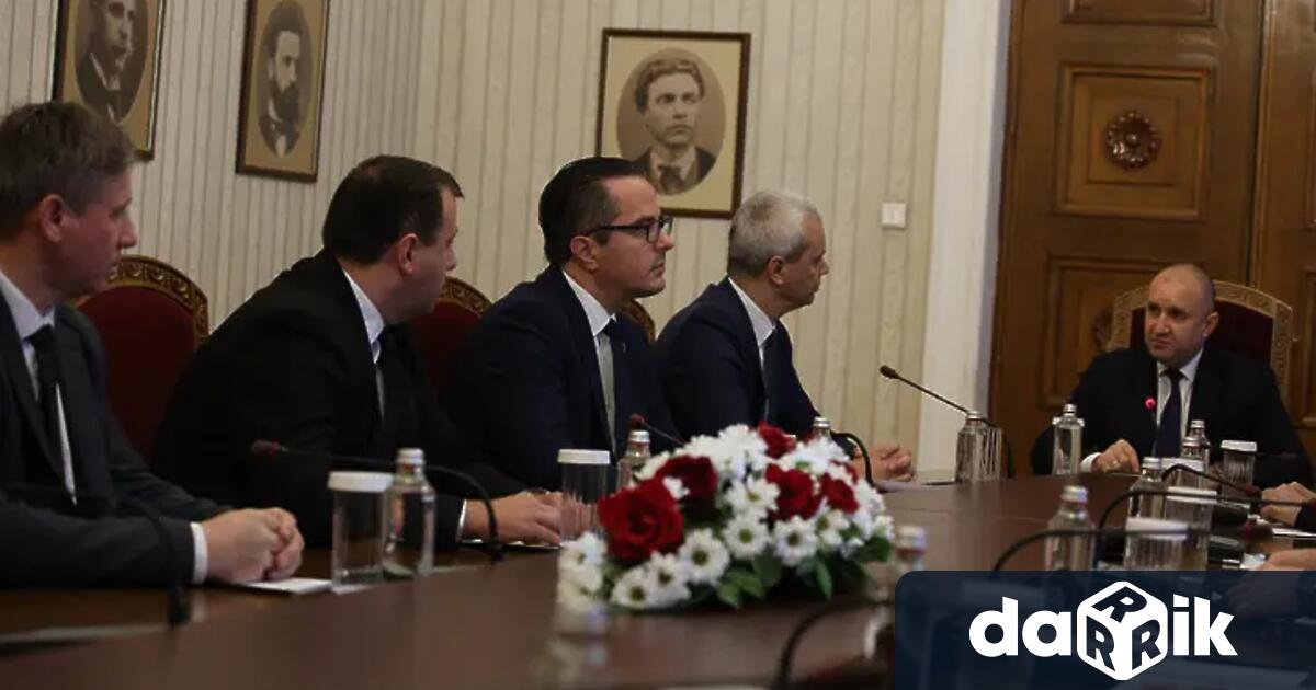 Третата политическа сила в парламента Възраждане провежда консултации за съставяне