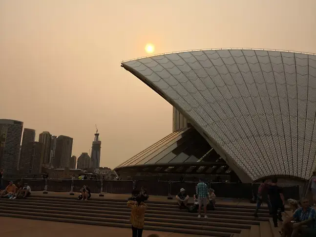 Най-малко 10 жертви след стрелба на празненство за Ханука на плажа Бонди в Сидни