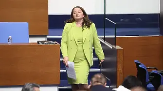 Деница Сачева - единствена от ГЕРБ-СДС при Радев