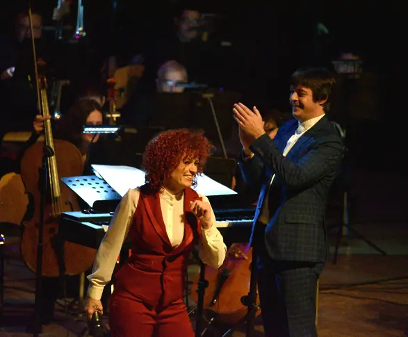 Люси Дяковска и Плевенска филхармония представят „Бяла Коледа”