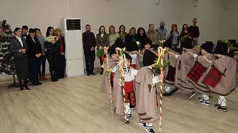  Коледари от ДГ „Арабела“ и филиал „Незабравка“ гостуваха в Областна администрация Видин