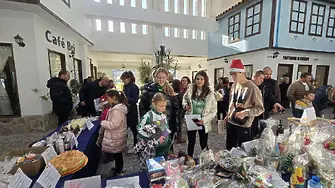 3120 лева събра благотворителният коледен базар в помощ на отец Неделчо Марков от Трявна 