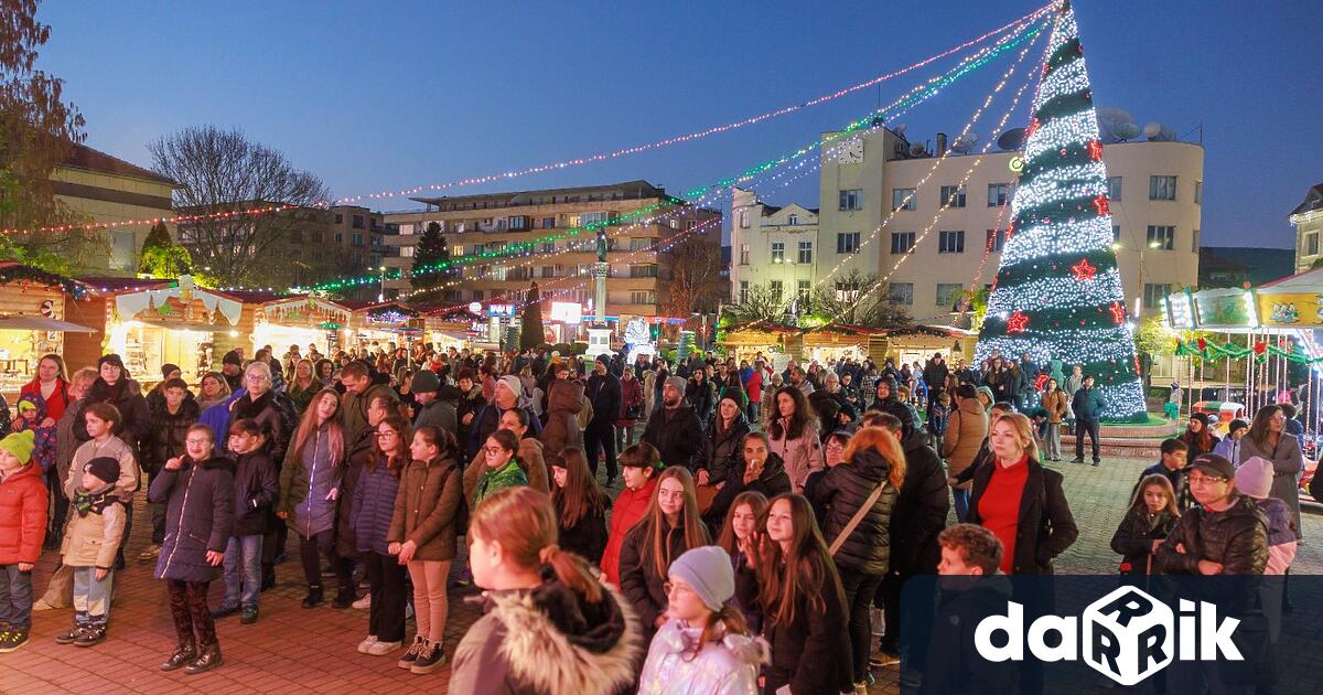 И този уикенд Коледния базар Коледари щедро раздаде подаръци емоции
