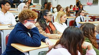 В МУ-Плевен се проведе състезание „Аз говоря български език 2025/2026“ за чуждестранните студенти