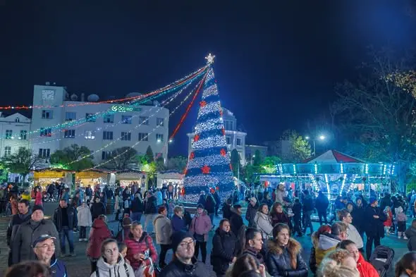 Предпразнични емоции подари Коледари в Севлиево и този уикенд