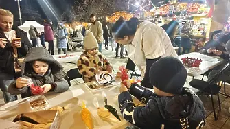 Близо 200 деца и родители се включиха в работилница за коледни сладкиши в Плевен