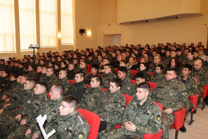 Филмът „Дланите, от които излитат стоманените птици“ гостува във ВВВУ „Георги Бенковски“