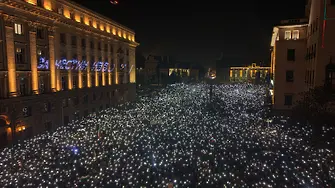 Нов протест в „Триъгълника на властта“ (СНИМКИ+ВИДЕО)