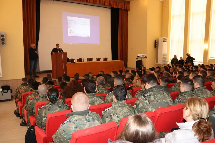 Филмът „Дланите, от които излитат стоманените птици“ гостува във ВВВУ „Георги Бенковски“