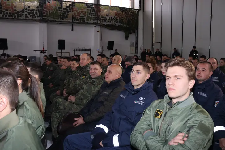 Курсанти от ВВВУ Георги Бенковски се запознаха отблизо с новите F-16 Block 70