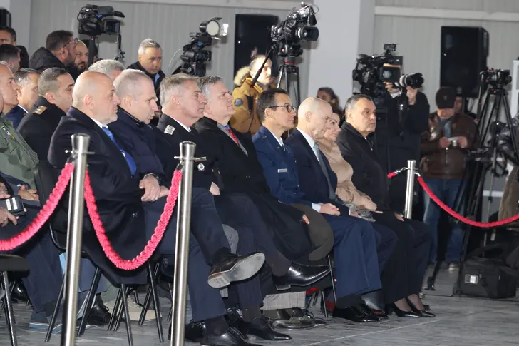 Курсанти от ВВВУ Георги Бенковски се запознаха отблизо с новите F-16 Block 70