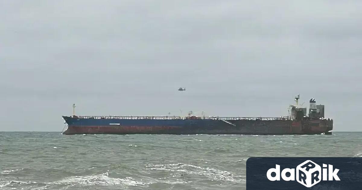 Танкерът Кайрос вече е пред Бургаския залив На 8 морски