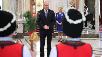 Румен Радев посрещна коледари в сградата на президетството
