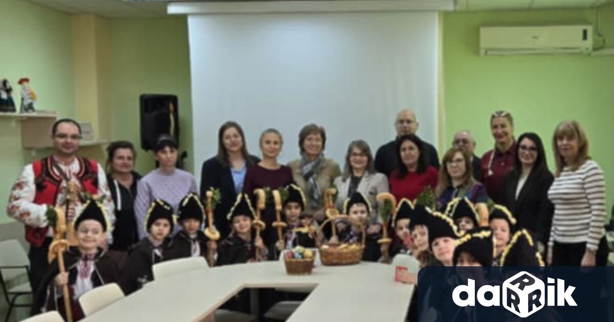 В навечерието на коледните празници децата от ДГ Елица поздравиха