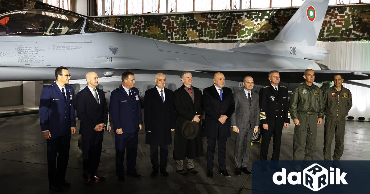 На официална церемония в авиобаза Граф Игнатиево бяха представени първите