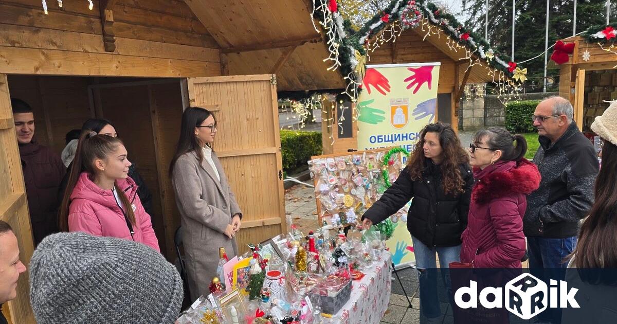 Днес 15 декември 2025 г в Коледното градче на Плевен