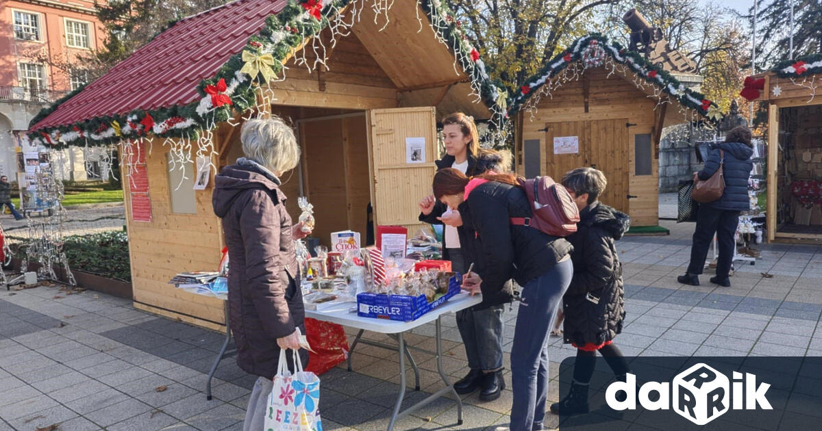Празничните събития вПлевен за днешния 18 ти декември четвъртък 17 30 часа Откриване на Коледна