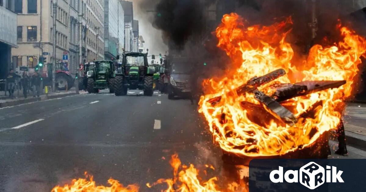 Сблъсъци между полицията и хиляди протестиращи фермери от цяла Европа