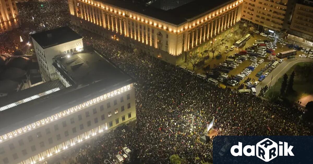 На фона на всички сътресения на политическата сцена и работния