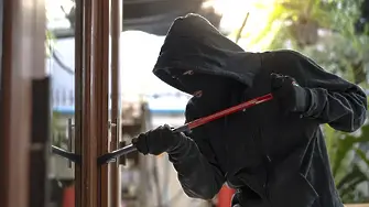 Задържаха мъж за кражба на над 3,2 млн. лв. от болница в Пловдив