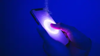 Следят ни през телефоните! Ето 8 правила, които помагат да спрете това!