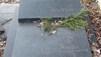 Потрошил надгробни плочи за 100 000 лв.: Задържаха мъж за вандализъм