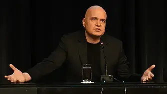 Слави Трифонов скочи на социолози: Или са пълни некадърници, или се опитват да манипулират