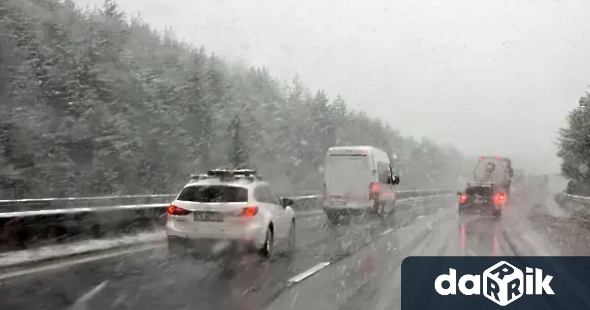 До 17 ч днес движението при км 205 на АМ