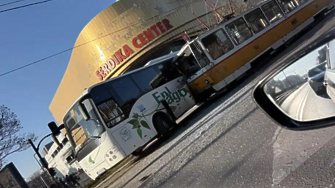 Тежка катастрофа с автобус и трамвай до софийски мол