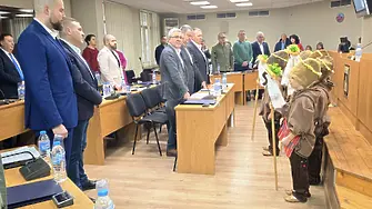 С празнично коледуване и благотворителна кауза започна последното за годината заседание на Общински съвет - Плевен
