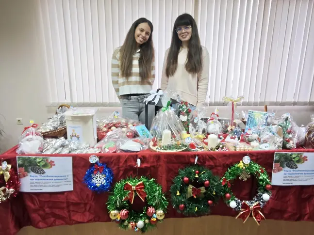 С празнично коледуване и благотворителна кауза започна последното за годината заседание на Общински съвет - Плевен