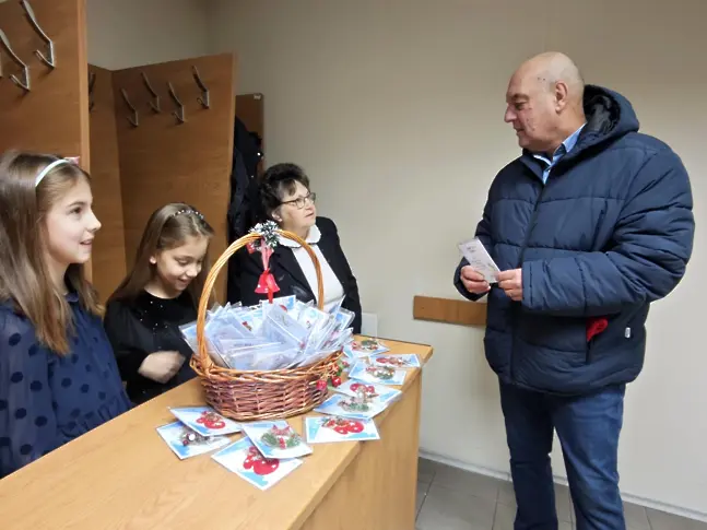 С празнично коледуване и благотворителна кауза започна последното за годината заседание на Общински съвет - Плевен