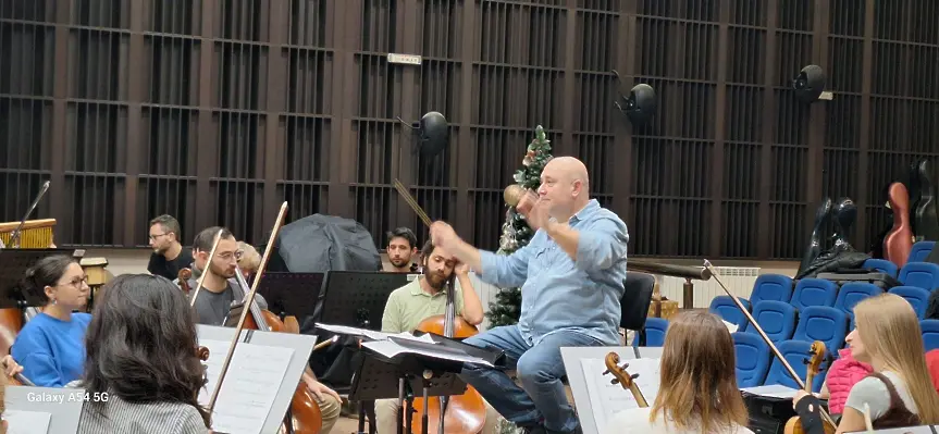 Потопете се в магията на предстоящите празници със Симфониета Враца и Детския хор