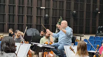 Потопете се в магията на предстоящите празници със Симфониета Враца и Детския хор