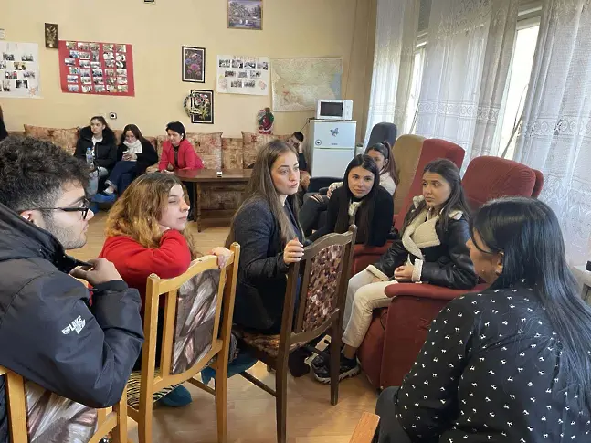 Среща между поколенията и дарителска акция върна духа на Коледа в Сухиндол