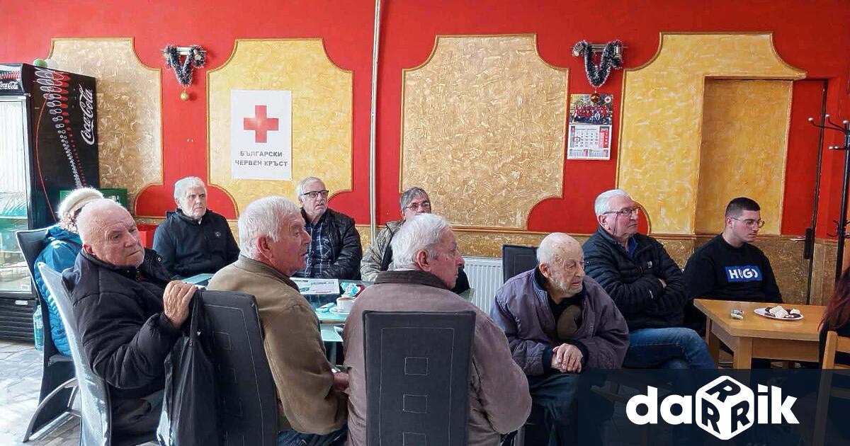 Среща между поколенията в Сухиндол и Коледна дарителска акция в