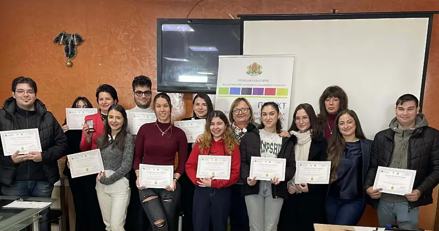 Среща между поколенията и дарителска акция върна духа на Коледа в Сухиндол